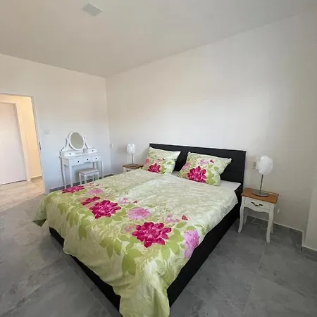 Riky Centrum Apartment *